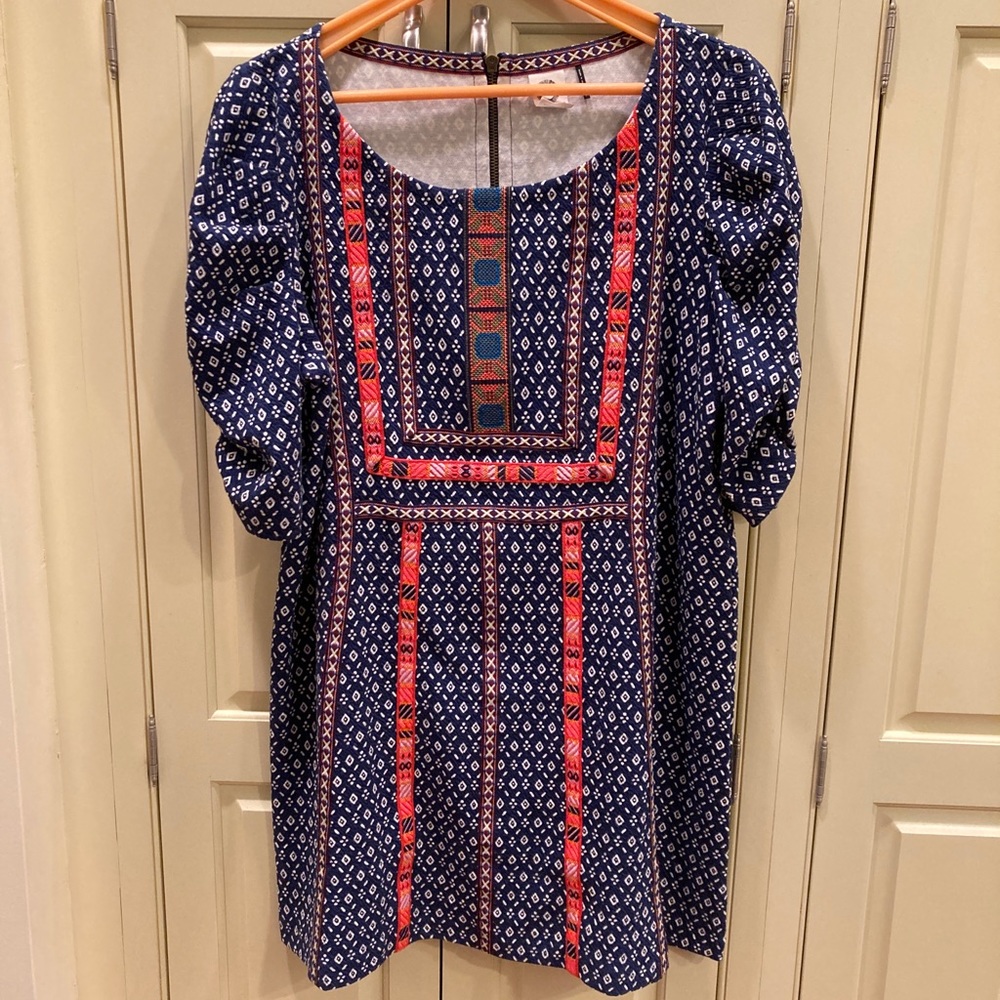 Akemi & Kin Printed textured knit tunic. 31” long. Cotton/Poly/Spandex